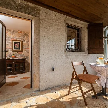 Larca كانافانار