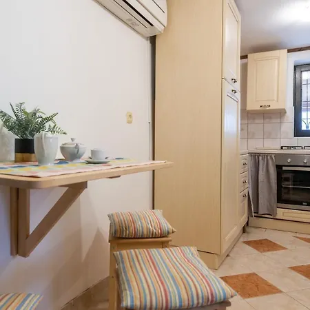 Larca كانافانار