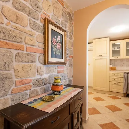 Larca Apartment