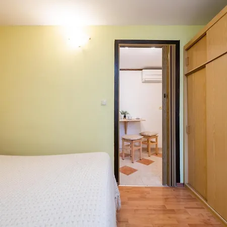 Larca Apartment *